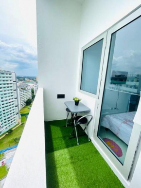 Penthouse Unit @ 19 floor w/ Balcony. Studio type.